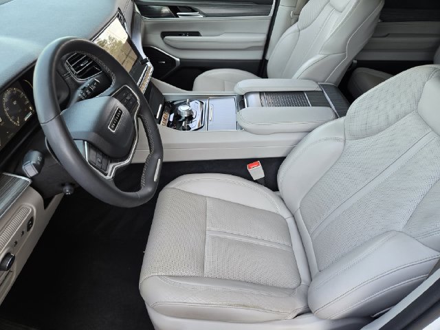 Certified 2024 Jeep Wagoneer L Series III w/ Flexible Seating Group AWD/4WD image 13