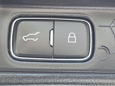 Used 2021 Ford Explorer Platinum w/ Premium Technology Package AWD/4WD image 26