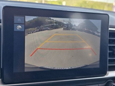 Used 2025 Hyundai Venue SEL FWD image 18