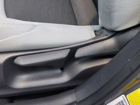 Used 2025 Toyota Corolla SE FWD image 21