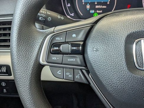 Used 2018 Honda Accord LX image 4