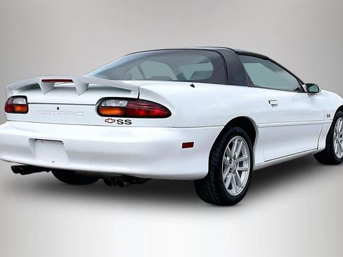 Used 2000 Chevrolet Camaro Z28 w/ SS Performance/Appearance Pkg image 5