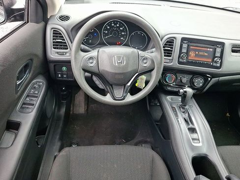 Used 2018 Honda HR-V LX image 2