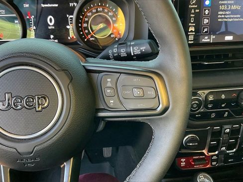 Used 2025 Jeep Wrangler Unlimited Rubicon w/ Technology Group image 19