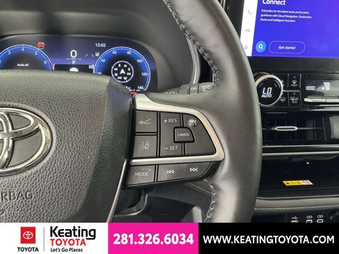 Used 2023 Toyota Highlander Limited FWD image 28