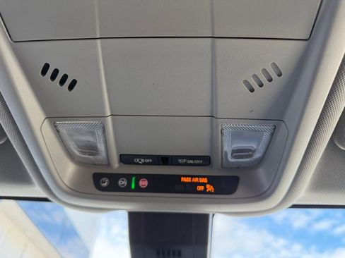 Used 2020 Chevrolet Equinox LT image 31