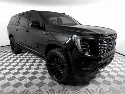 Used 2025 GMC Yukon XL Denali Ultimate image 3