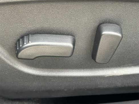 Used 2020 Nissan Rogue Sport SV image 23