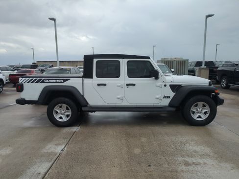 Used 2020 Jeep Gladiator Sport w/ Quick Order Package 24S image 3