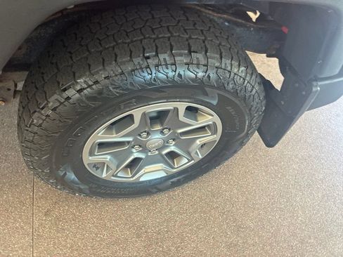 Used 2017 Jeep Wrangler Unlimited Rubicon w/ Cold Weather Group AWD/4WD image 15