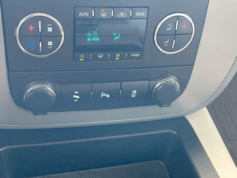 Used 2013 GMC Yukon XL SLT w/ SLT-2 Equipment Package AWD/4WD image 18