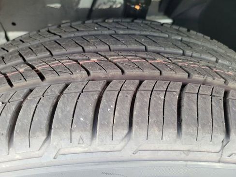 New 2025 Nissan Pathfinder SV image 13