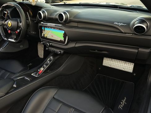 Used 2019 Ferrari Portofino image 12