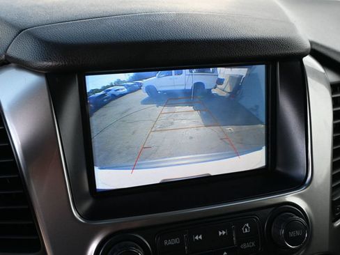 Used 2018 Chevrolet Suburban Premier AWD/4WD image 16