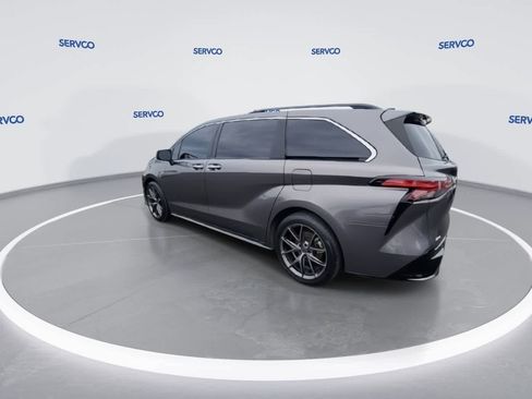 Used 2022 Toyota Sienna XSE image 6