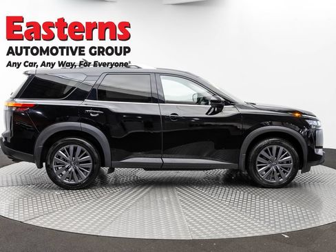Used 2023 Nissan Pathfinder SL w/ SL Premium Package AWD/4WD image 4