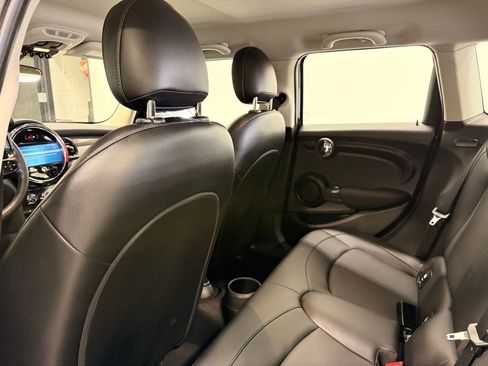 Used 2022 MINI Cooper 4-Door Hardtop w/ Storage Package FWD image 21