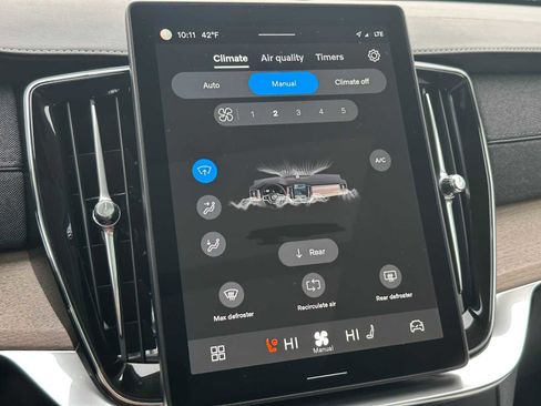 Certified 2025 Volvo XC90 B6 Plus image 29