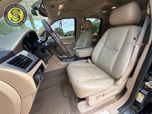 Used 2011 Cadillac Escalade ESV Premium AWD/4WD image 12
