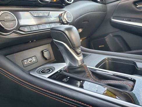 Used 2023 Nissan Sentra SR w/ SR Premium Package image 32