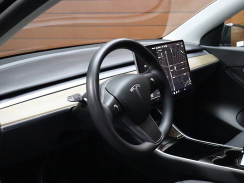 Used 2021 Tesla Model Y Long Range image 33