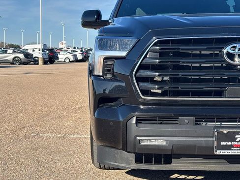 Used 2025 Toyota Sequoia SR5 image 4