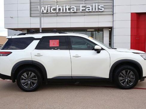 Certified 2024 Nissan Pathfinder SV FWD image 5