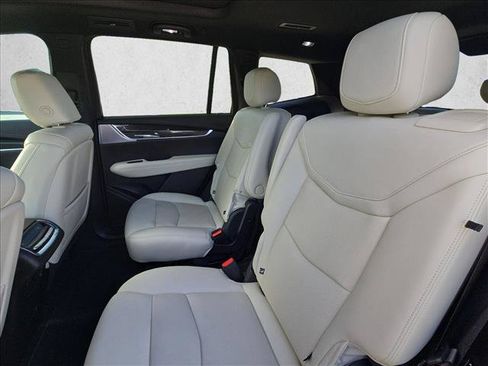 Used 2023 Cadillac XT6 Sport w/ Technology Package AWD/4WD image 19