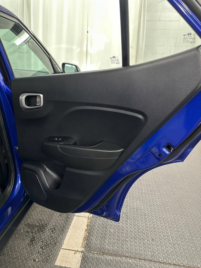 Used 2022 Hyundai Venue FWD image 26