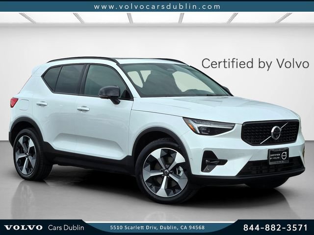 Certified 2026 Volvo XC40 B5 Plus AWD/4WD image 1