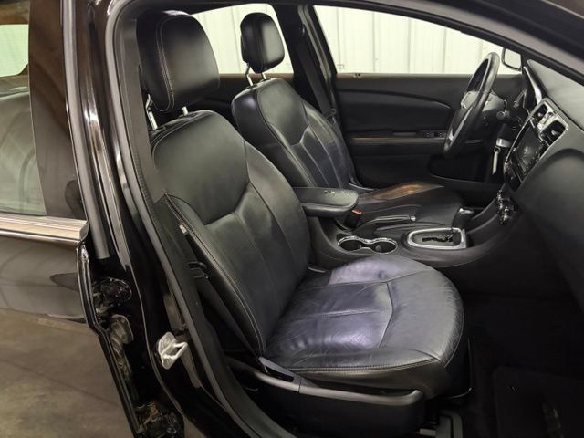 Used 2013 Chrysler 200 Limited FWD image 22