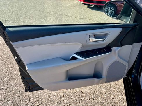 Used 2015 Toyota Camry XLE image 9