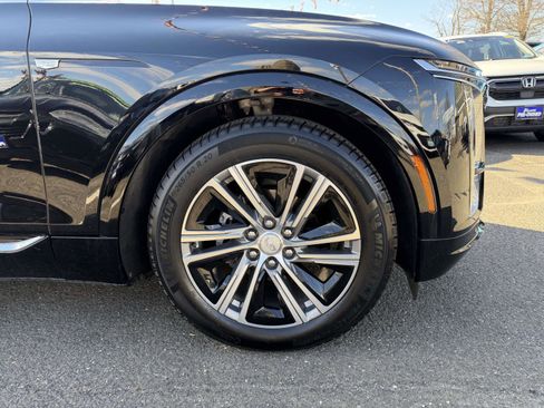 Used 2024 Cadillac Lyriq Luxury w/ LPO, Floor Liner Package AWD/4WD image 6