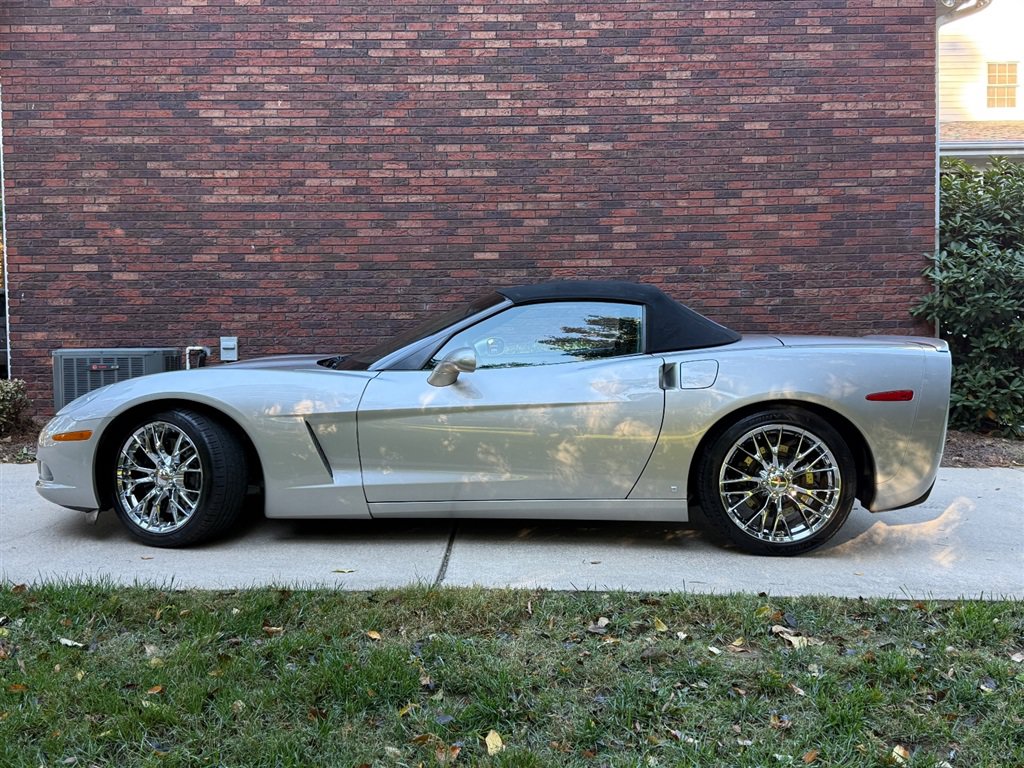 Used 2008 Chevrolet Corvette Convertible w/ Preferred Equipment Group RWD image 4