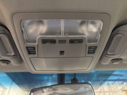 Used 2014 Toyota Camry XLE image 25