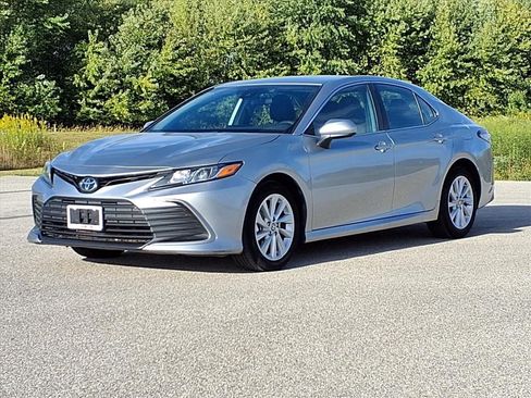 Used 2024 Toyota Camry LE image 28