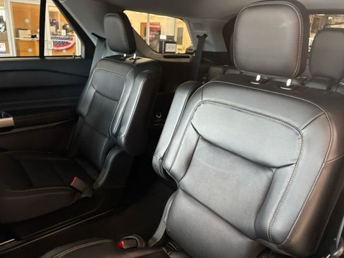Used 2023 Ford Explorer Limited w/ Limited Technology Package AWD/4WD image 31
