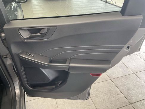 Used 2022 Ford Escape SE w/ SE Sport Appearance Package AWD/4WD image 16