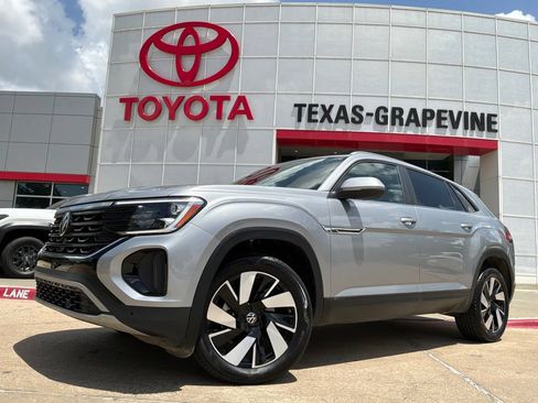Used 2026 Volkswagen Atlas Cross Sport SE FWD image 2