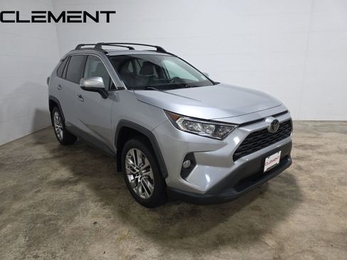 Used 2021 Toyota RAV4 XLE Premium FWD image 5