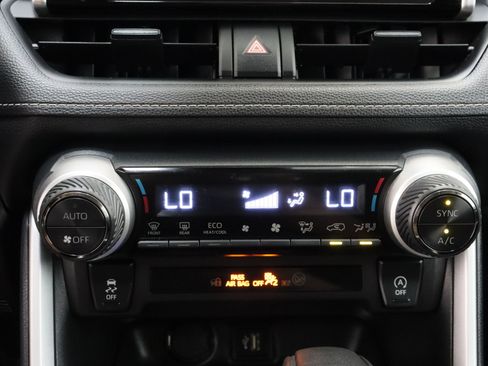 Used 2025 Toyota RAV4 XLE FWD image 20
