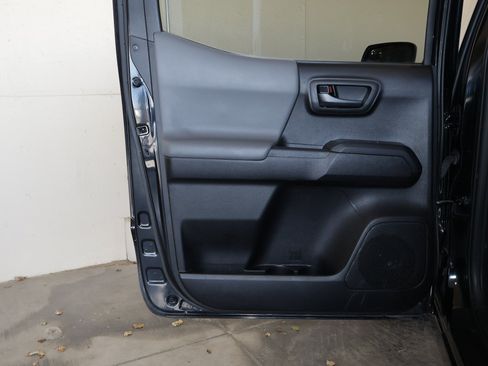 Used 2021 Toyota Tacoma SR AWD/4WD image 38