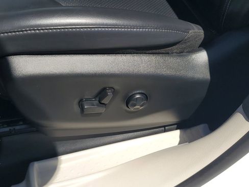 Used 2023 Chrysler Pacifica Touring-L image 19