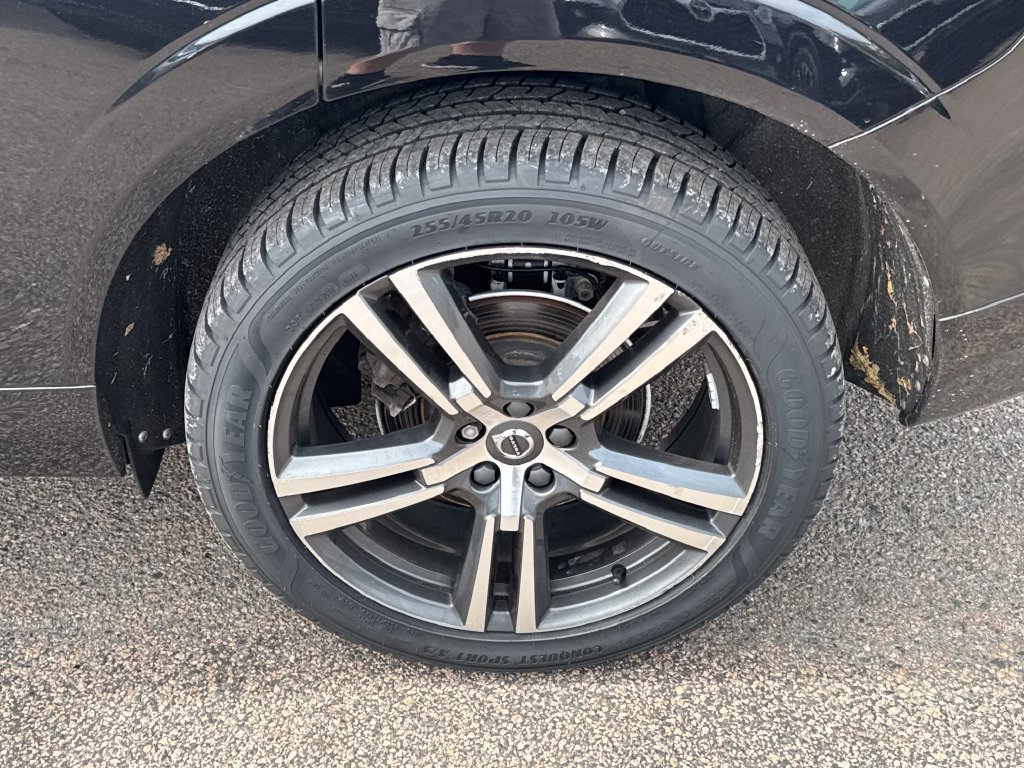 Used 2019 Volvo XC60 T5 Momentum w/ Protection Package Premier AWD/4WD image 40