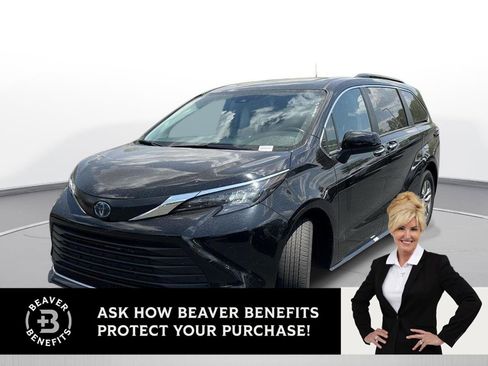 Used 2024 Toyota Sienna XLE FWD image 1