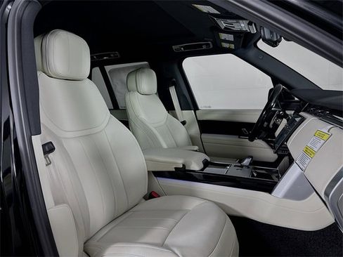 New 2025 Land Rover Range Rover SE image 27