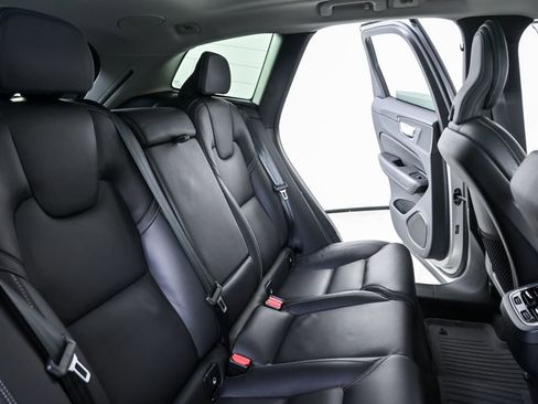 Certified 2023 Volvo XC60 B5 Ultimate image 24