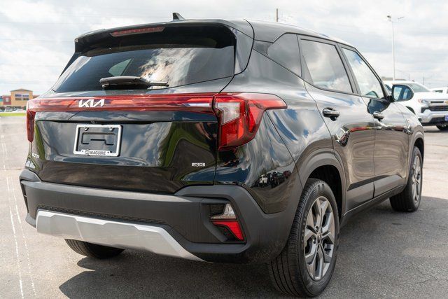 Used 2024 Kia Seltos LX AWD/4WD image 6