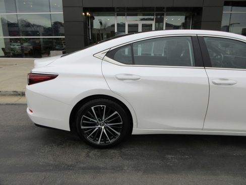 Used 2025 Lexus ES 350 w/ Premium Package image 10