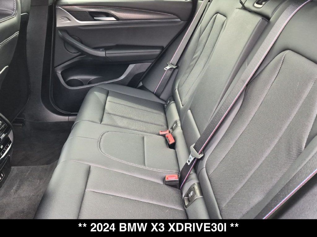 Used 2024 BMW X3 xDrive30i AWD/4WD image 3